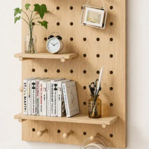 Panel Organizador de Madera con Estantes y Clavijas
